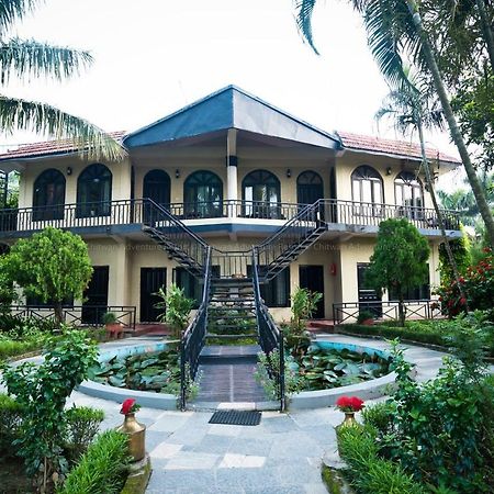 Chitwan Adventure Resort Sauraha Exterior photo