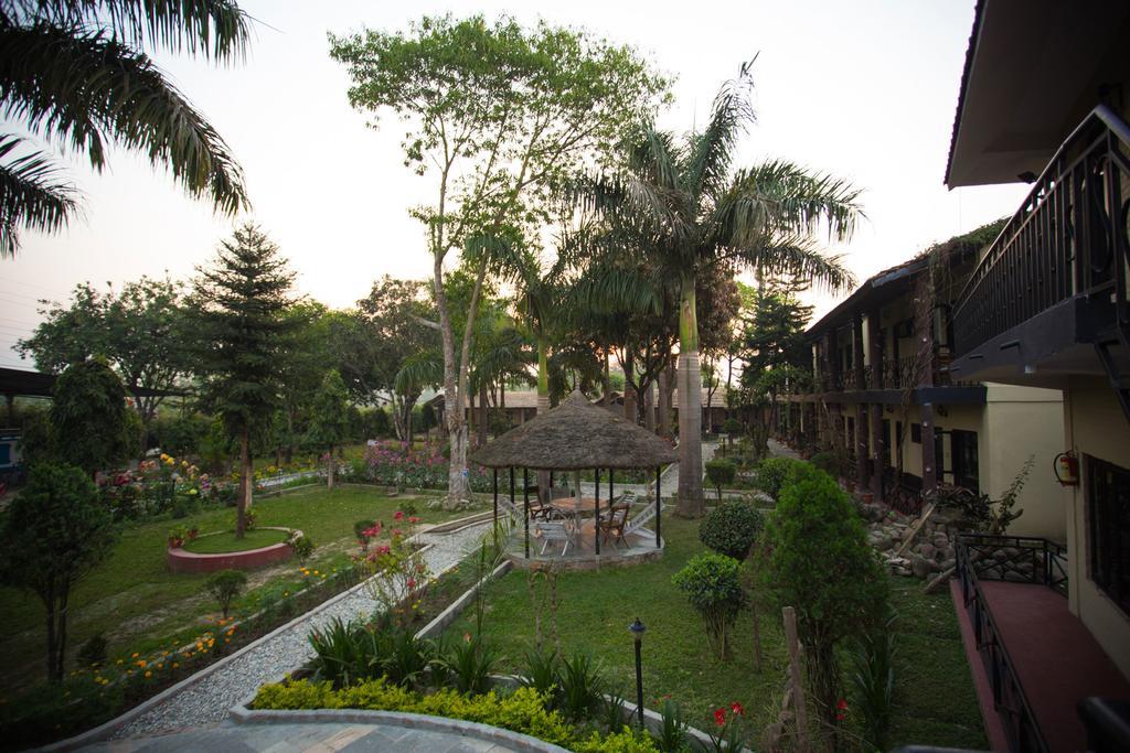 Chitwan Adventure Resort Sauraha Exterior photo