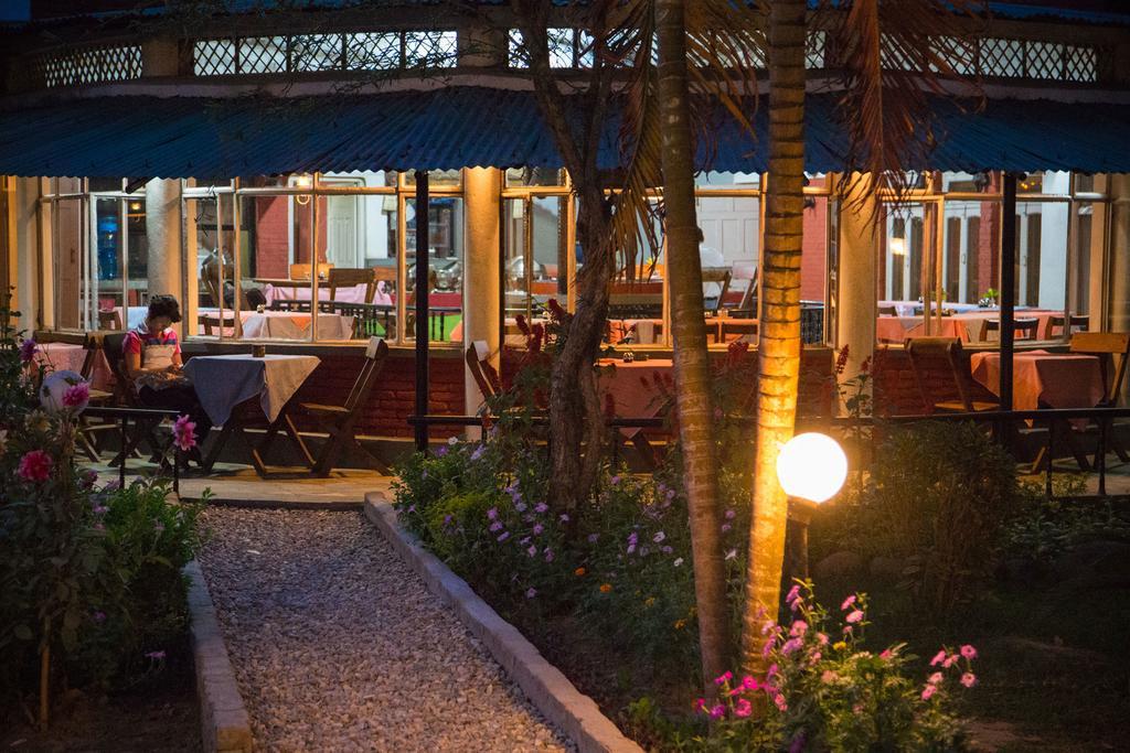 Chitwan Adventure Resort Sauraha Exterior photo
