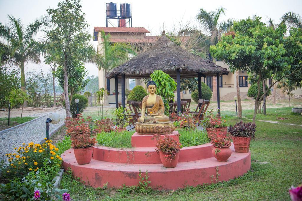 Chitwan Adventure Resort Sauraha Exterior photo