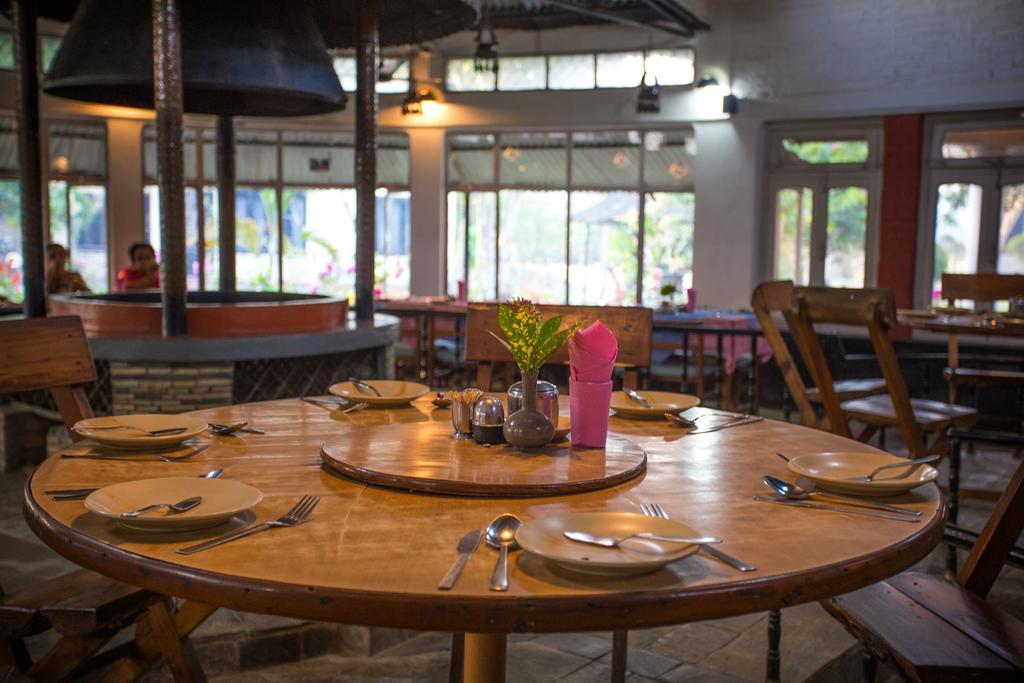 Chitwan Adventure Resort Sauraha Exterior photo