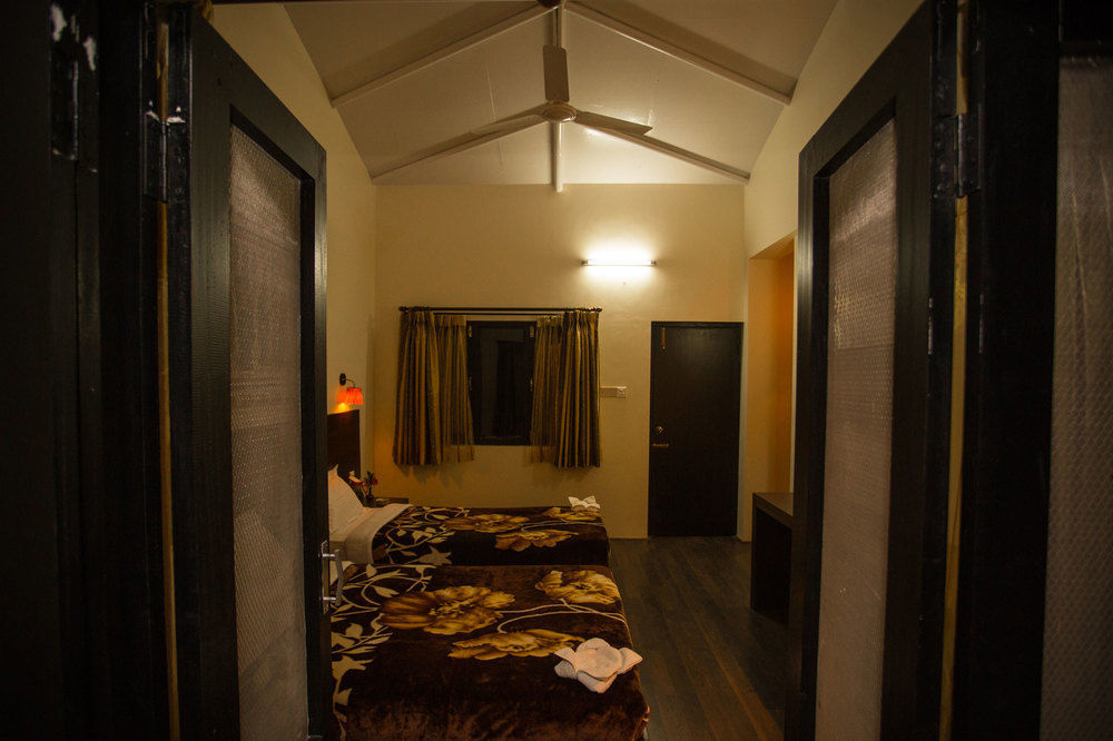 Chitwan Adventure Resort Sauraha Exterior photo