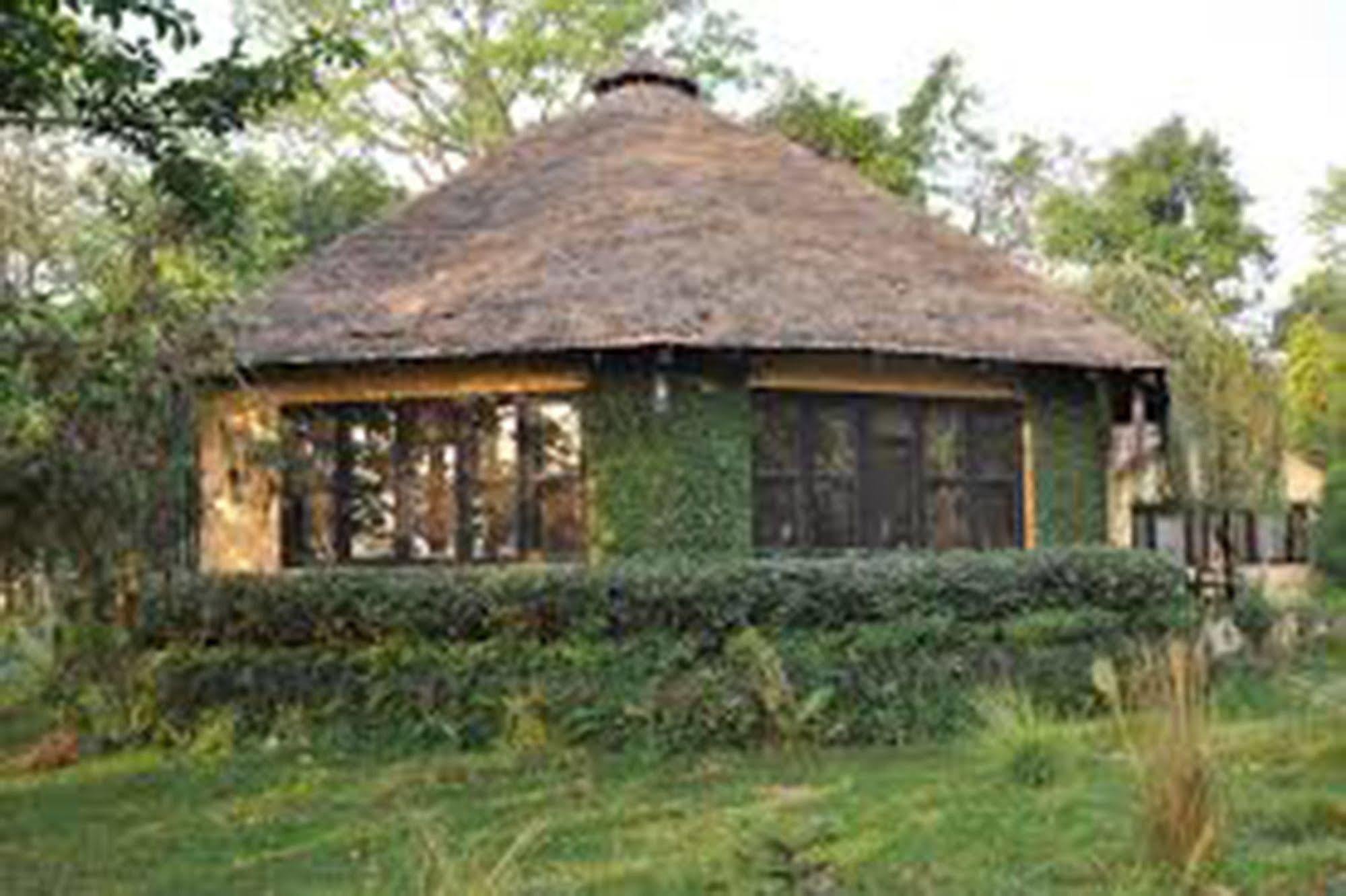 Chitwan Adventure Resort Sauraha Exterior photo