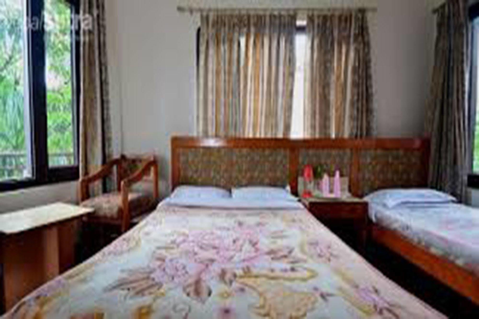 Chitwan Adventure Resort Sauraha Exterior photo