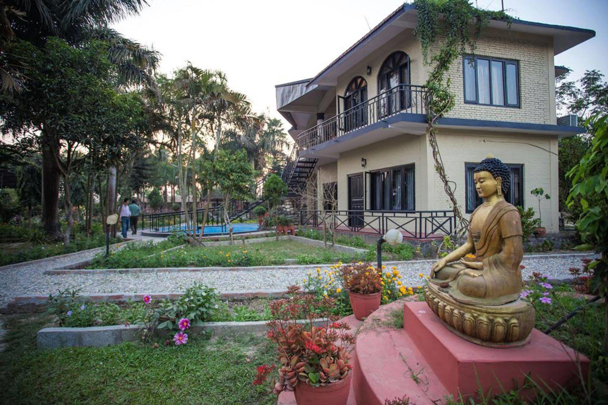 Chitwan Adventure Resort Sauraha Exterior photo