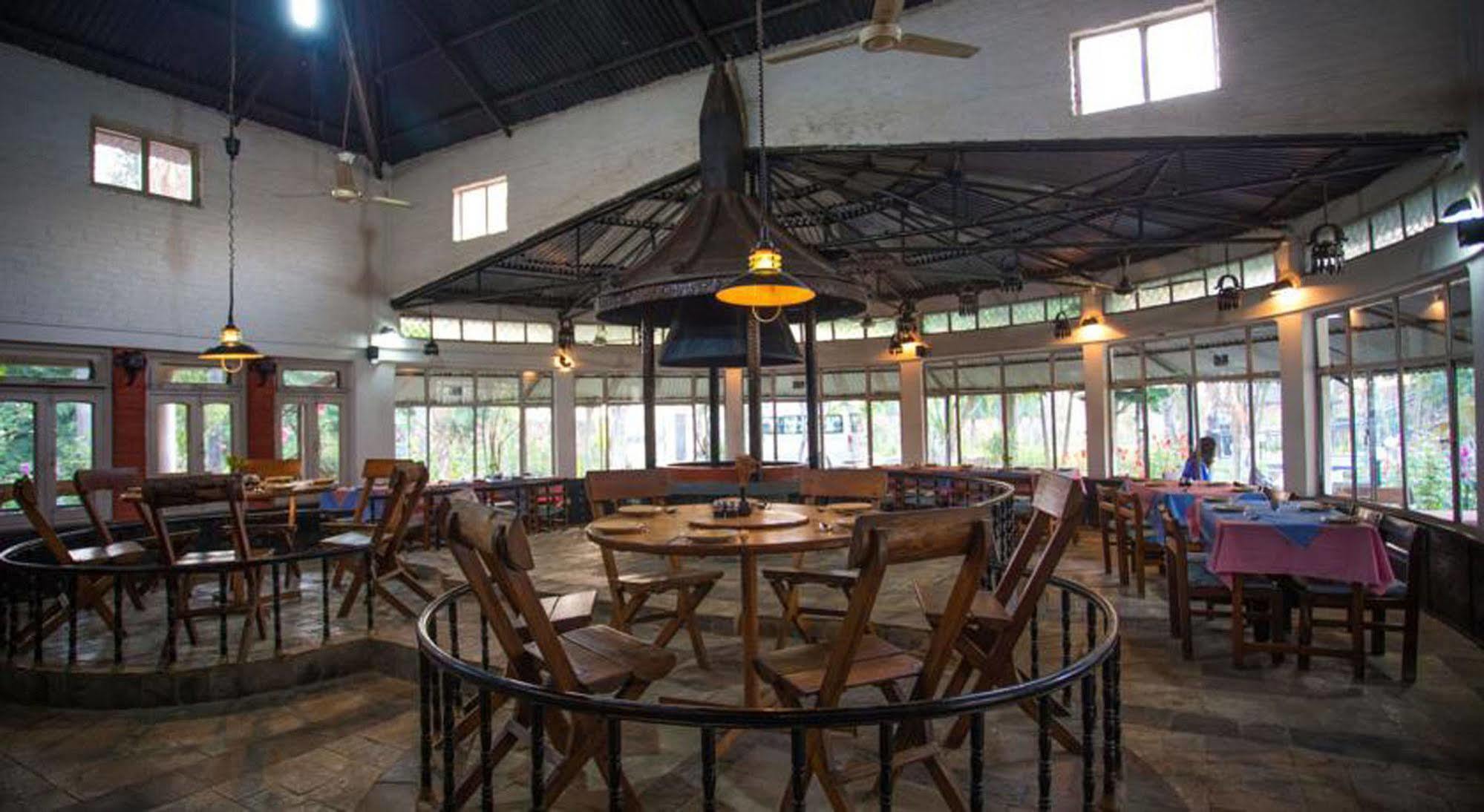 Chitwan Adventure Resort Sauraha Exterior photo