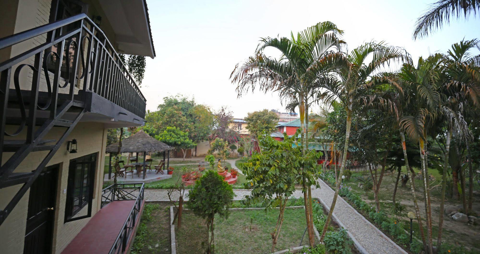 Chitwan Adventure Resort Sauraha Exterior photo